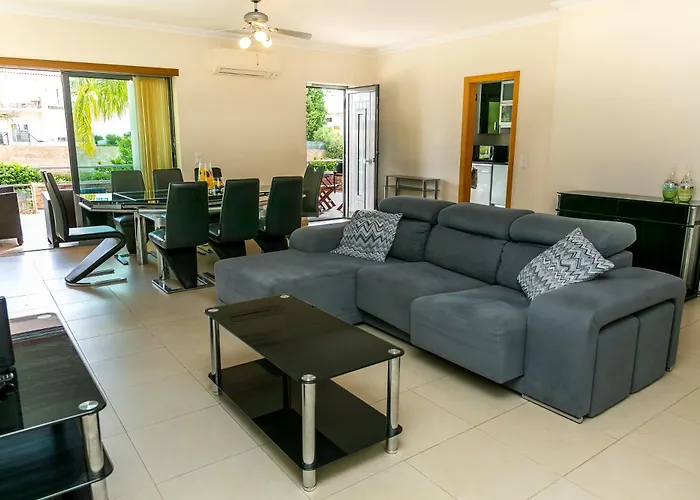 Spacious With Ac, Pool And Garden By Algarve Dream Holidays * Albufeira