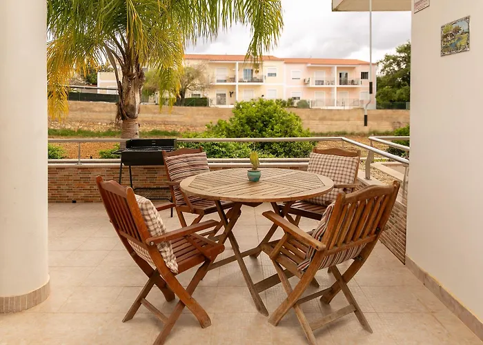 Spacious With Ac, Pool And Garden By Algarve Dream Holidays