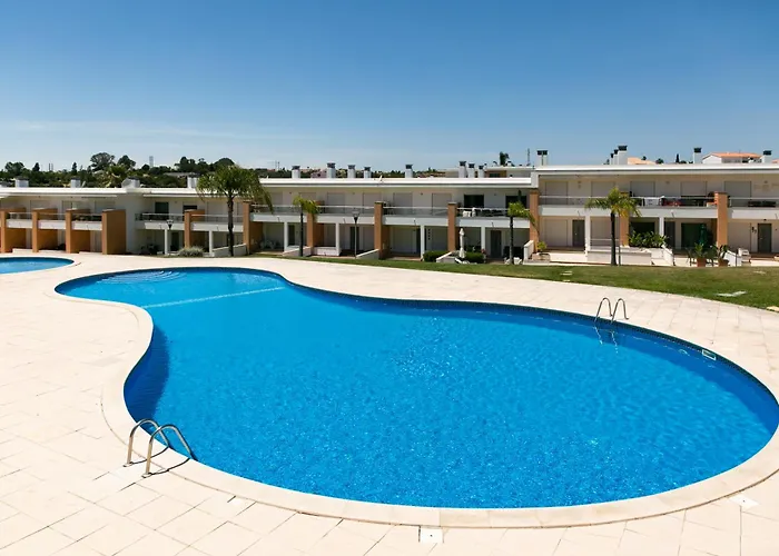 Spacious With Ac, Pool And Garden By Algarve Dream Holidays Дом отдыха Албуфейра