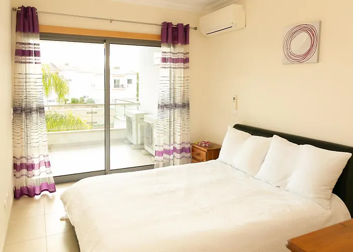 Spacious With Ac, Pool And Garden By Algarve Dream Holidays Дом отдыха *