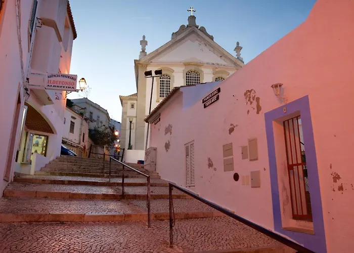 Дом отдыха Spacious With Ac, Pool And Garden By Algarve Dream Holidays *