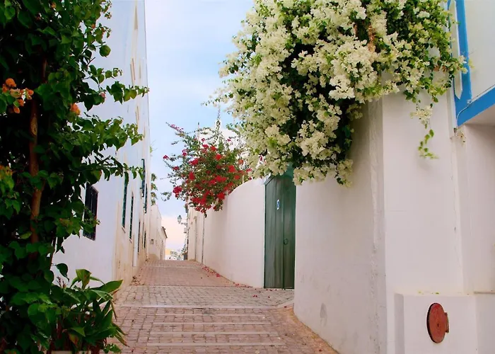 Дом отдыха Spacious With Ac, Pool And Garden By Algarve Dream Holidays *